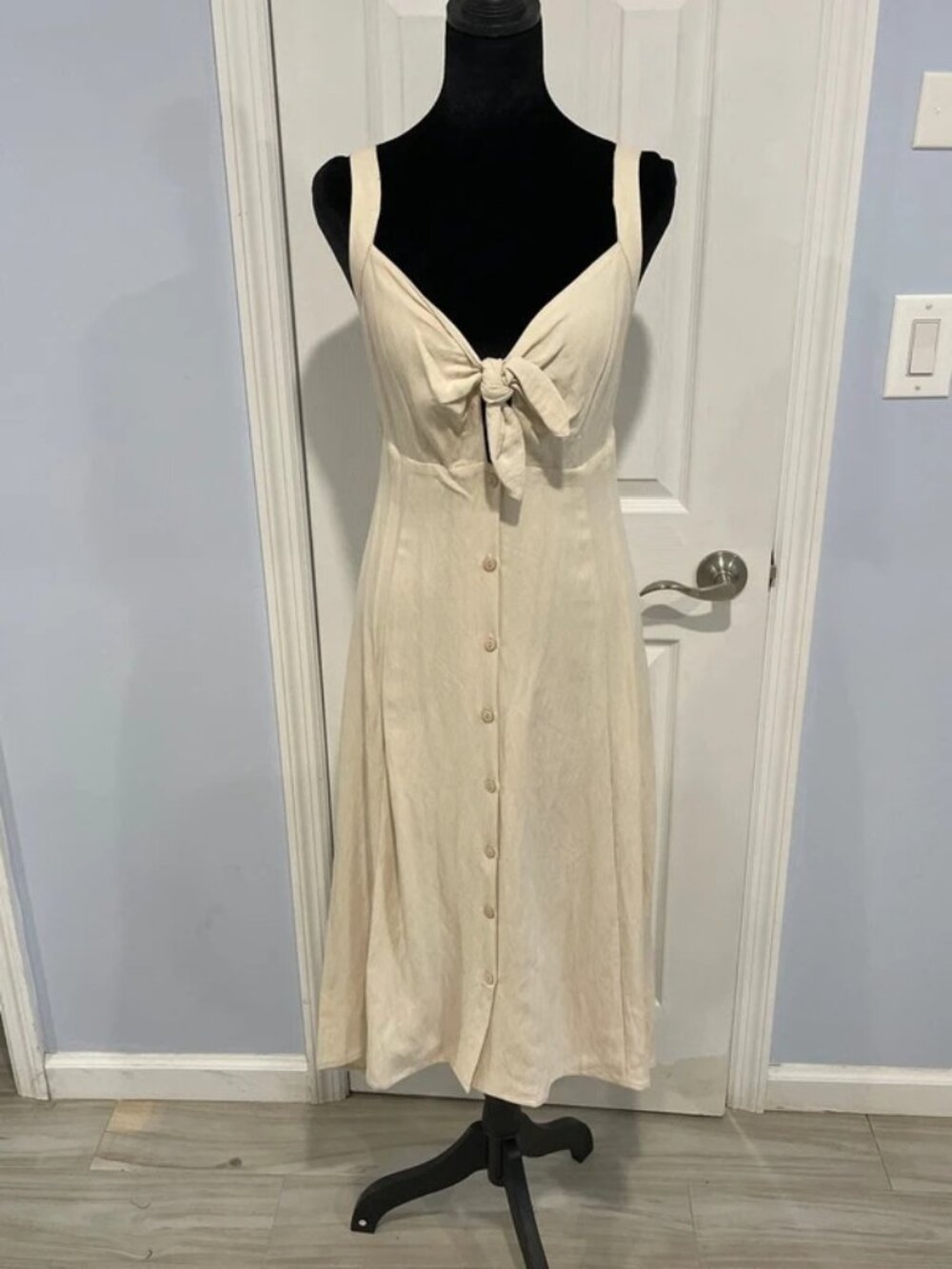 ASTR The Label Women’s Beige Tie Front Midi Dress S NWT